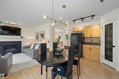 Interior photo 2 of #15 450 HYNDMAN CR NW