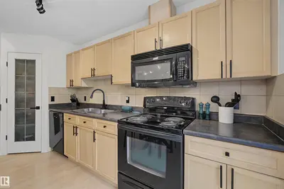 Interior photo 3 of #15 450 HYNDMAN CR NW