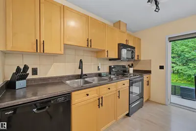 Interior photo 4 of #15 450 HYNDMAN CR NW