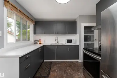 Interior photo 2 of 9012 MEADOWLARK RD NW