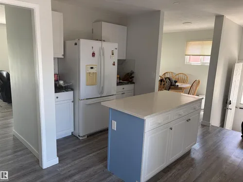 15922 92 AV NW, Edmonton - $482,500