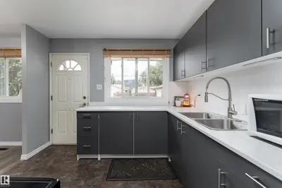 Interior photo 4 of 9012 MEADOWLARK RD NW