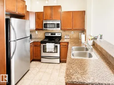 Interior photo 1 of #402 10121 80 AV NW
