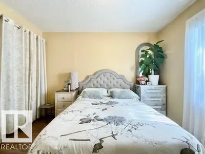 Interior photo 4 of 5417 48 ST