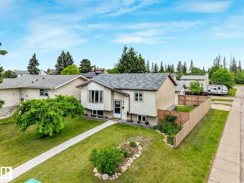 3904 35 AV NW, Edmonton - $475,000