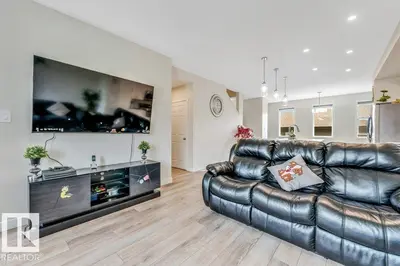Interior photo 3 of 5315 22 AV SW