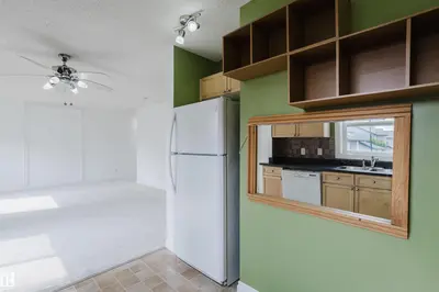 Interior photo 4 of #85 12050 17 AV SW