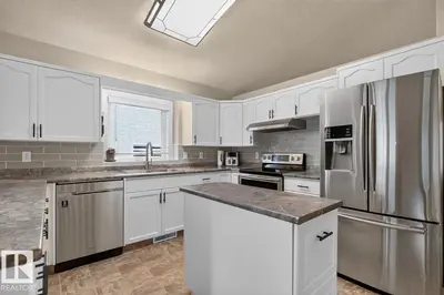 Interior photo 2 of 448 ORMSBY RD W NW