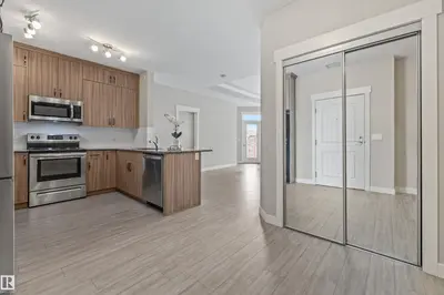 Interior photo 1 of #409 511 QUEEN ST