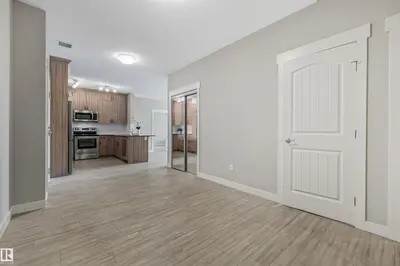 Interior photo 4 of #409 511 QUEEN ST