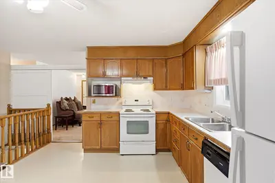 Interior photo 2 of 244 NORTHMOUNT DR