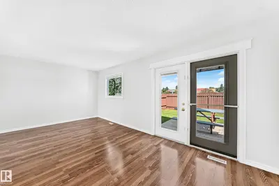 Interior photo 4 of 