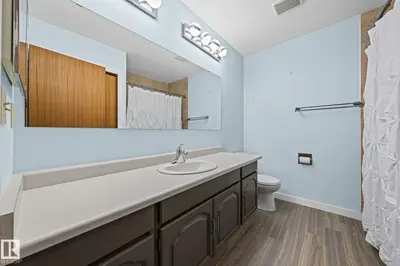 Interior photo 4 of 