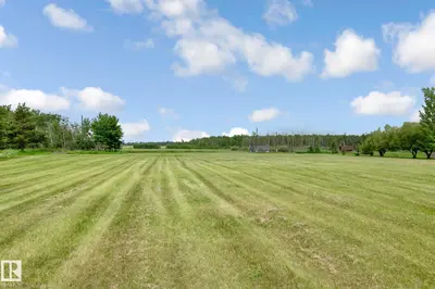 Interior photo 2 of 4 46511 Twp Rd 611