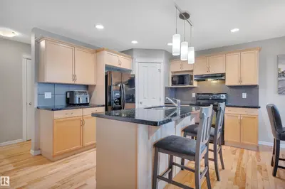 Interior photo 4 of 5912 8 AV SW