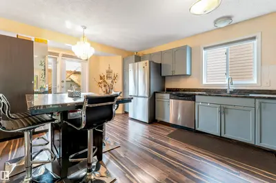 Interior photo 3 of 312 BERINGER CR NW