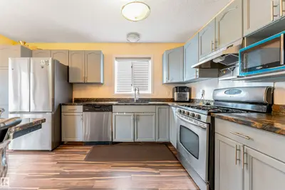 Interior photo 4 of 312 BERINGER CR NW