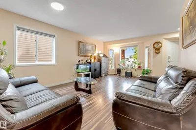 Interior photo 2 of 312 BERINGER CR NW