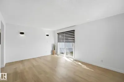 Interior photo 4 of 21 LAKEWOOD VG NW