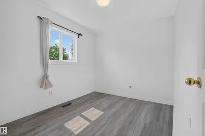 Interior photo 4 of 27 KINISKI CR NW