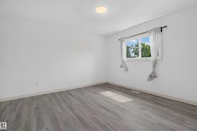 Interior photo 2 of 27 KINISKI CR NW