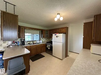 Interior photo 4 of 60256 163 Range RD