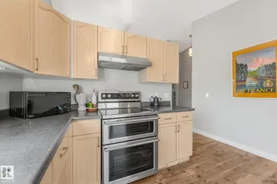 Interior photo 4 of 22 LANDSDOWNE DR