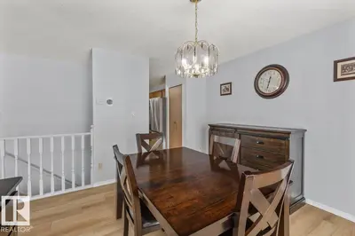 Interior photo 3 of 219 KNOTTWOOD RD NW