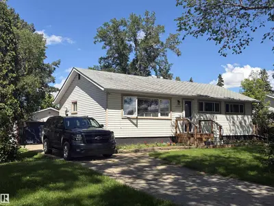 Interior photo 2 of 15922 92 AV NW
