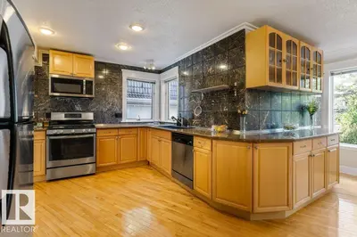 Interior photo 4 of 475 LESSARD DR NW