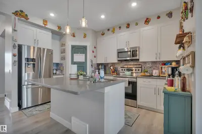 Interior photo 3 of 648 ORCHARDS BV SW