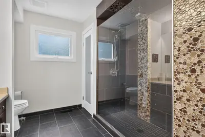 Interior photo 3 of #4 9529 87 AV NW