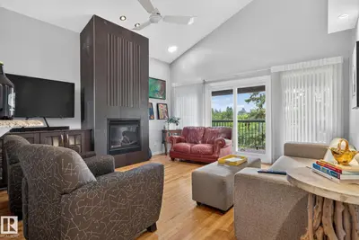 Interior photo 1 of #4 9529 87 AV NW