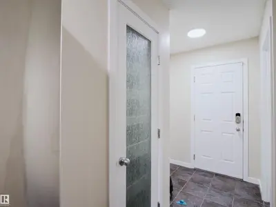 Interior photo 4 of 5407 14 AV SW