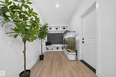Interior photo 2 of 626 Astoria way