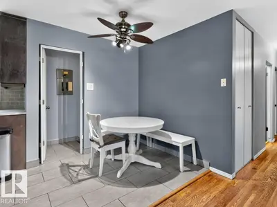 Interior photo 4 of 924 Conifer St
