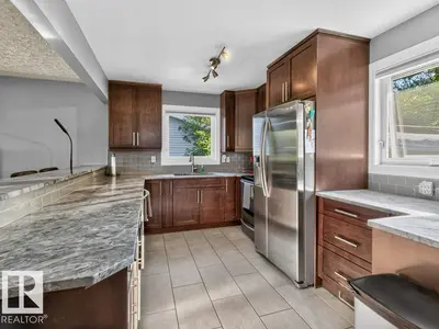 Interior photo 2 of 924 Conifer St