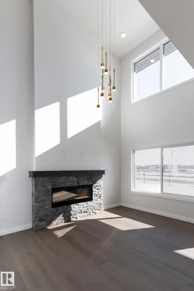 Interior photo 2 of 911 18 AV NW