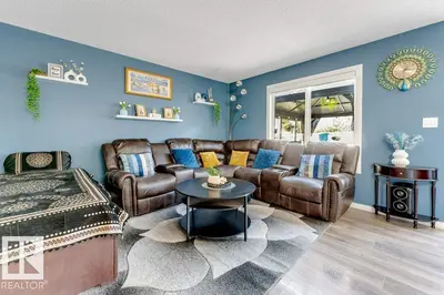 Interior photo 2 of 4441 6A ST NW