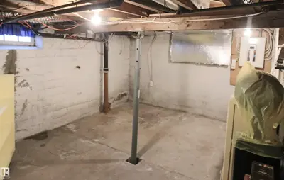 Interior photo 4 of 4807 53 AV