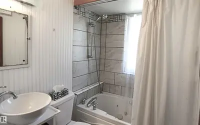 Interior photo 2 of 4807 53 AV