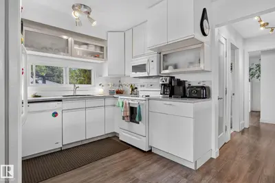 Interior photo 2 of 7539 149A AV NW