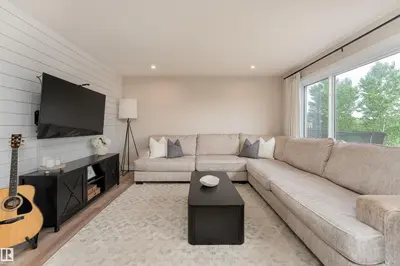 Interior photo 3 of 584 MEADOWVIEW DR