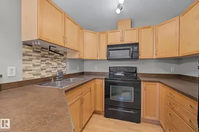 Interior photo 4 of #102 646 MCALLISTER LO SW SW
