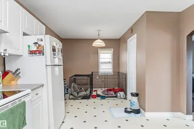 Interior photo 3 of 5024 55 AV