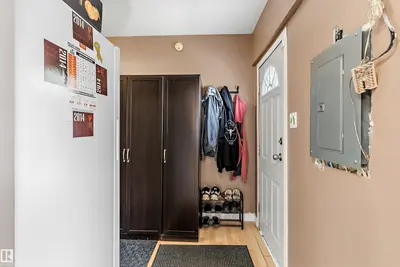 Interior photo 4 of 5024 55 AV