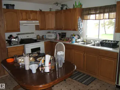 Interior photo 4 of 4614 47 AV