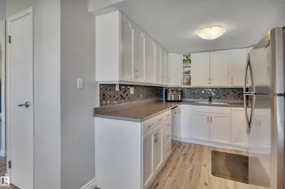 Interior photo 3 of #2 650 Grandin DR