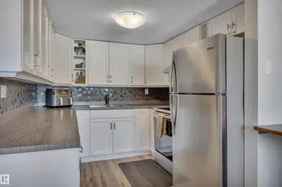 Interior photo 2 of #2 650 Grandin DR