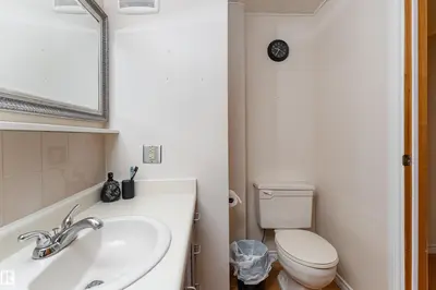 Interior photo 4 of 4517 54 AV